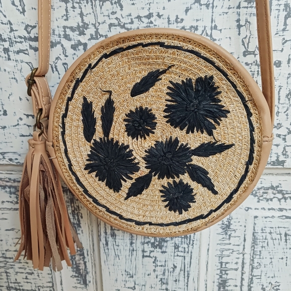 Art Class Wicker/Straw Round Purse - Picture 4 of 7